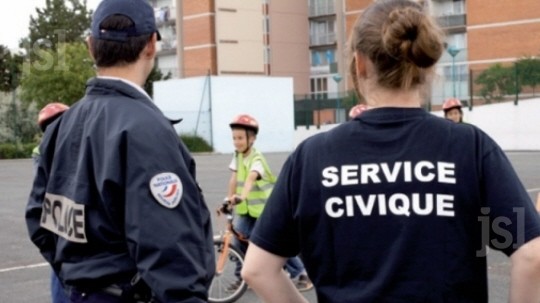 "Livret citoyen" : pour l’engagement ou pour des travailleur/se-s au rabais ?