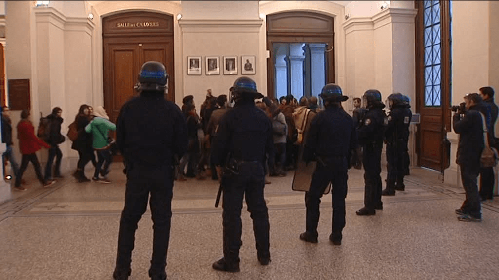 Lutte à Lyon 2 pour l'inscription des demandeurs d'asile et sans-papiers et la régularisation de tous et toutes